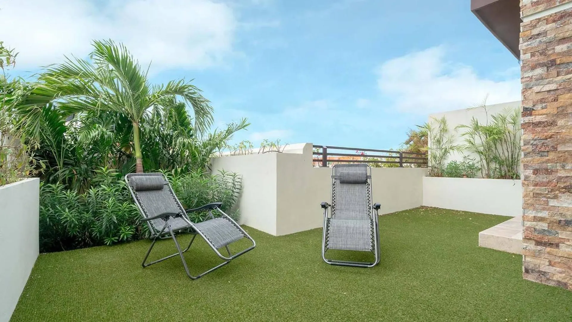 Condo Verde Oasis - Central 2 Bedroom With Pool, Gym, Private Terrace - At Veranto Condos 신데 델 카르멘 0*,  멕시코