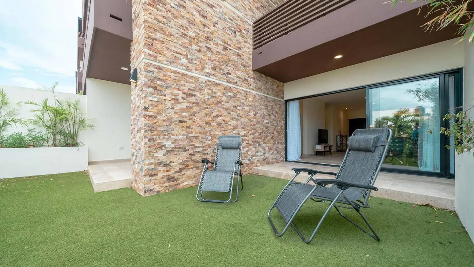 Condo Verde Oasis - Central 2 Bedroom With Pool, Gym, Private Terrace - At Veranto Condos 신데 델 카르멘 멕시코