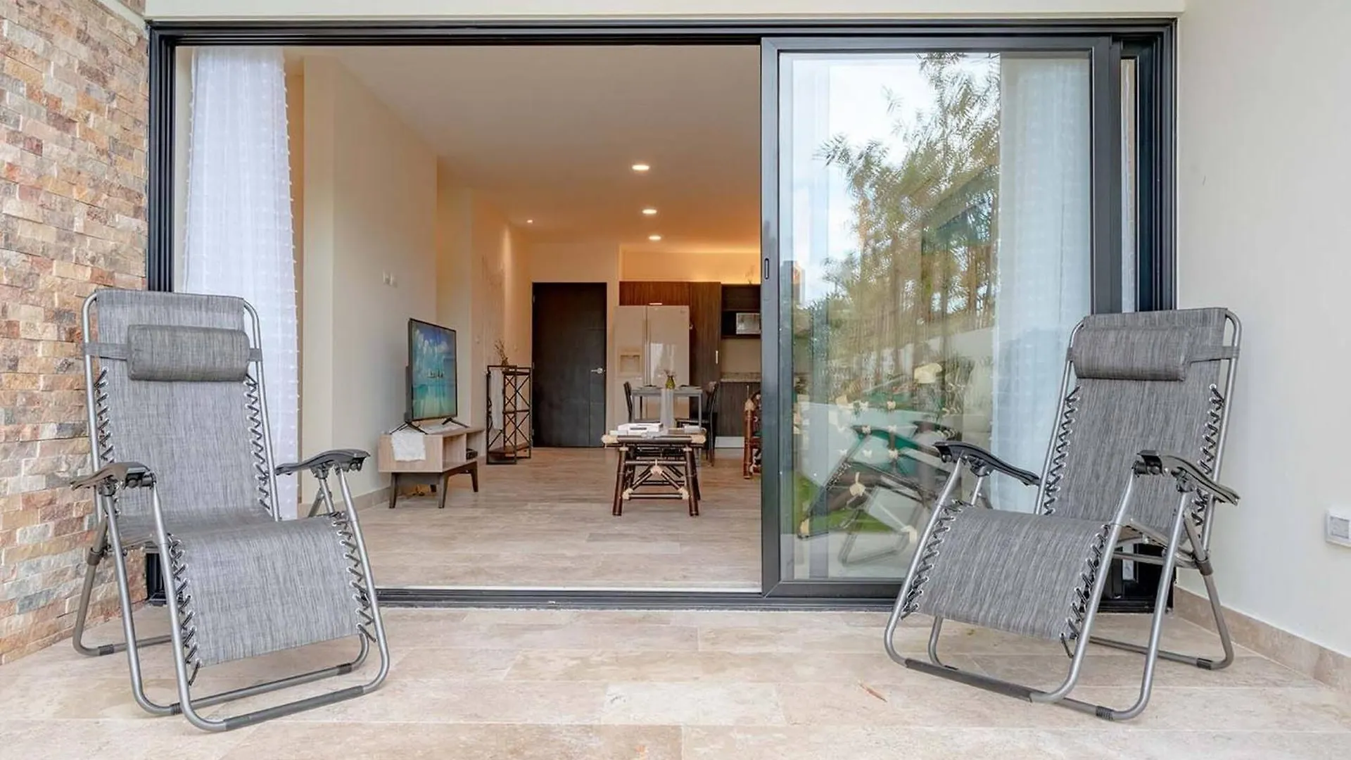 Condo Verde Oasis - Central 2 Bedroom With Pool, Gym, Private Terrace - At Veranto Condos Playa del Carmen 0*,  Mexiko