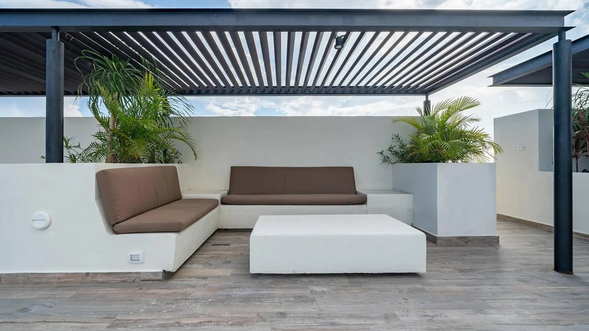 Lägenhet Condo Verde Oasis - Central 2 Bedroom With Pool, Gym, Private Terrace - At Veranto Condos Playa del Carmen Mexiko
